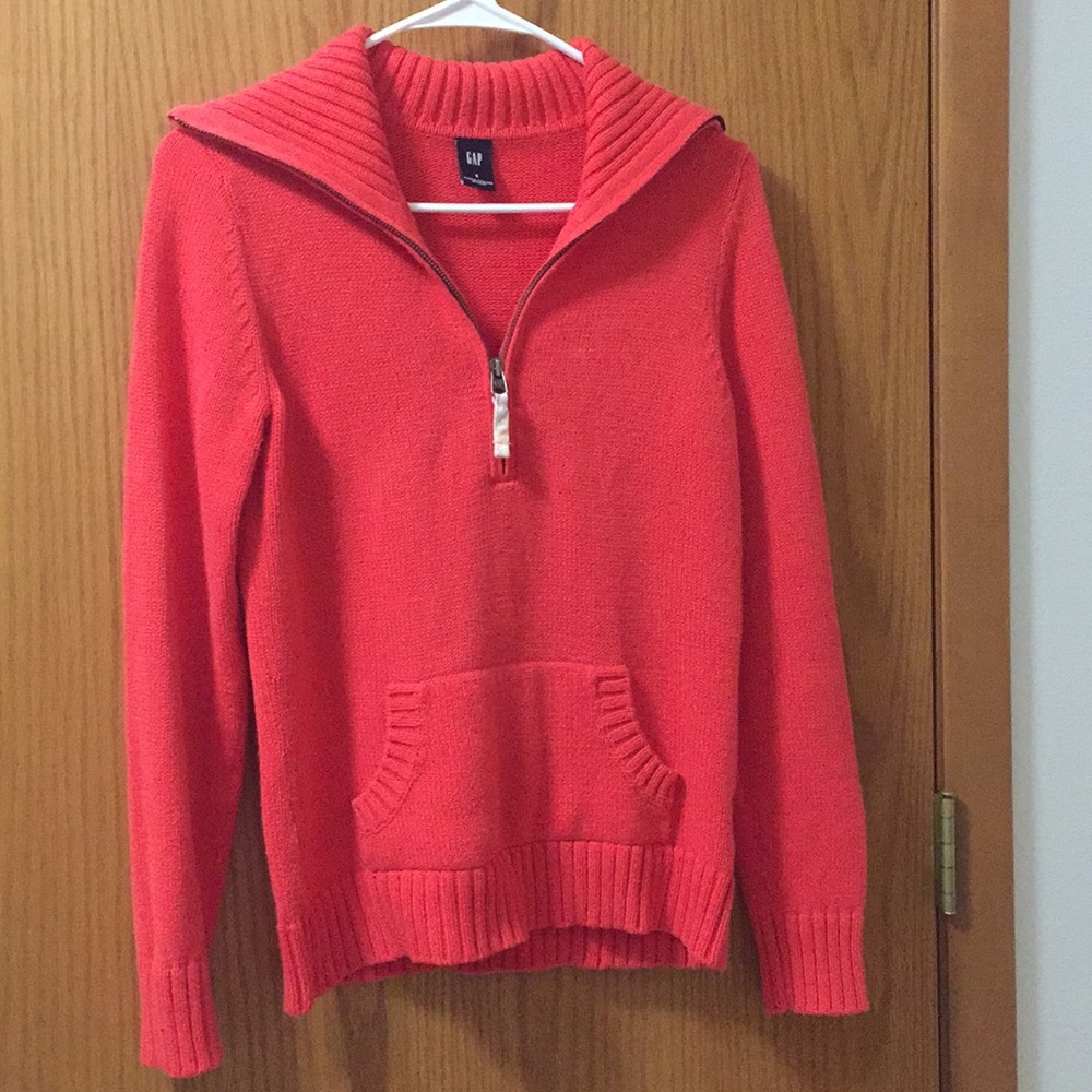 Gap sweater